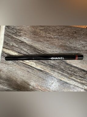 CHANEL Aqua Crayon Lip color stick

Spice